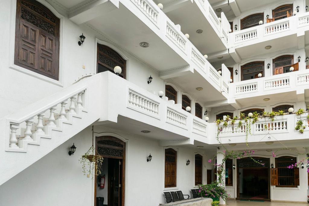 Dew Grand Regency Bataduwa Exterior foto
